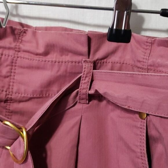 Loft.  Pleated Dusty Pink Shorts; 4 Cargo Pockets; Cinched Belt. Size 2. EUC - Picture 4 of 10